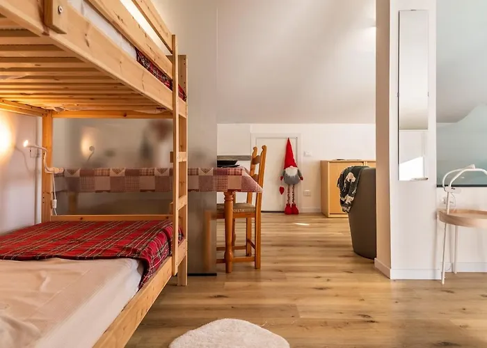 Lejlighed Mcx Vacation - La Mansardina Di Crepin In With Modern Comforts Just 3 Minutes From The Cable Cars!