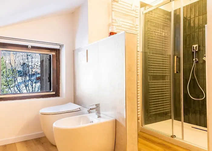 Lejlighed Mcx Vacation - La Mansardina Di Crepin In With Modern Comforts Just 3 Minutes From The Cable Cars!