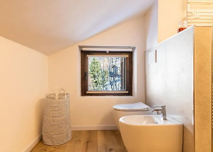 Lejlighed Mcx Vacation - La Mansardina Di Crepin In With Modern Comforts Just 3 Minutes From The Cable Cars! *