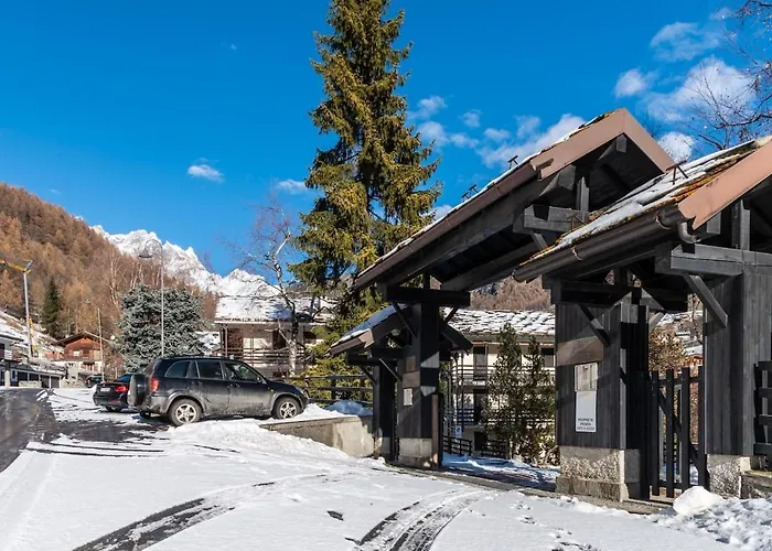 Lejlighed Mcx Vacation - La Mansardina Di Crepin In With Modern Comforts Just 3 Minutes From The Cable Cars! *