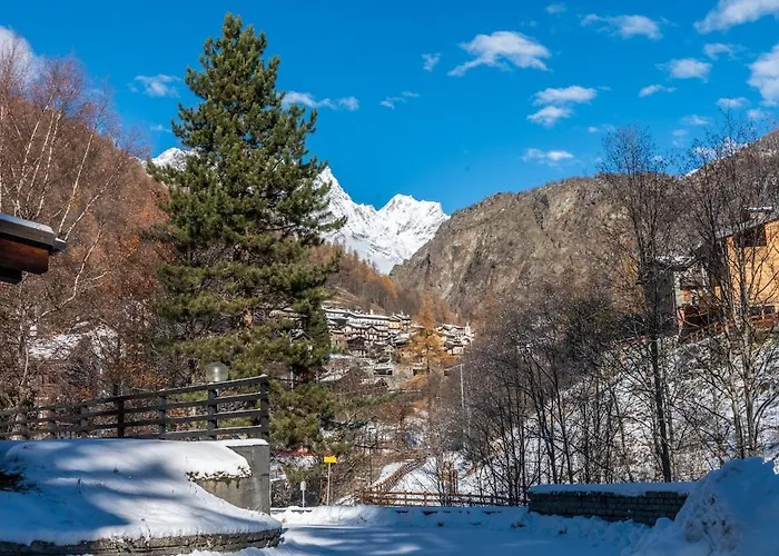 Lejlighed Mcx Vacation - La Mansardina Di Crepin In With Modern Comforts Just 3 Minutes From The Cable Cars!