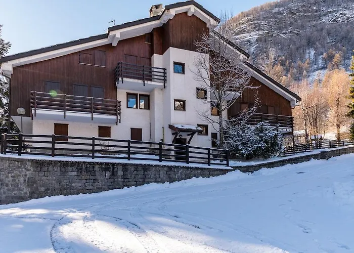 Mcx Vacation - La Mansardina Di Crepin In With Modern Comforts Just 3 Minutes From The Cable Cars!