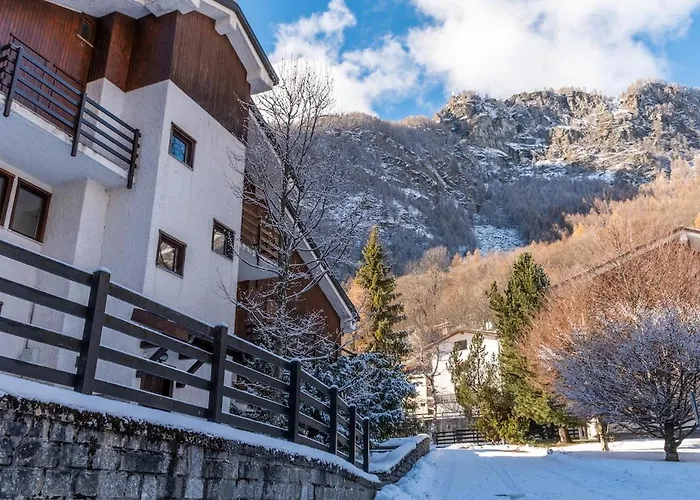Mcx Vacation - La Mansardina Di Crepin In With Modern Comforts Just 3 Minutes From The Cable Cars!