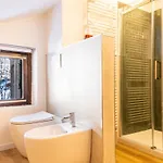 公寓 Mcx Vacation - La Mansardina Di Crepin In With Modern Comforts Just 3 Minutes From The Cable Cars!