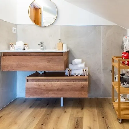 アパート Mcx Vacation - La Mansardina Di Crepin In With Modern Comforts Just 3 Minutes From The Cable Cars! *