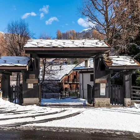 Lägenhet Mcx Vacation - La Mansardina Di Crepin In With Modern Comforts Just 3 Minutes From The Cable Cars! *