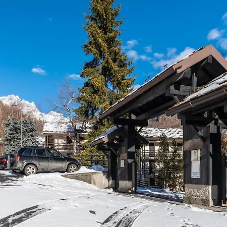 Apartment Mcx Vacation - La Mansardina Di Crepin In With Modern Comforts Just 3 Minutes From The Cable Cars! *